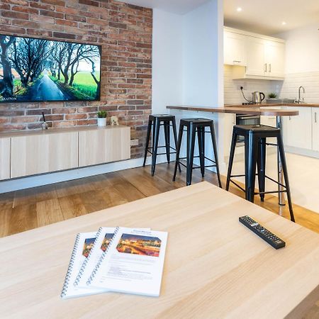 Modern Canal View Home, In City Centre, Sleeps 8 Galway Kültér fotó