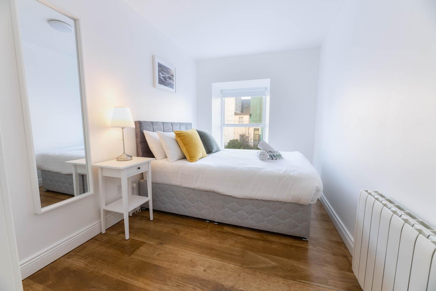 Modern Canal View Home, In City Centre, Sleeps 8 Galway Kültér fotó