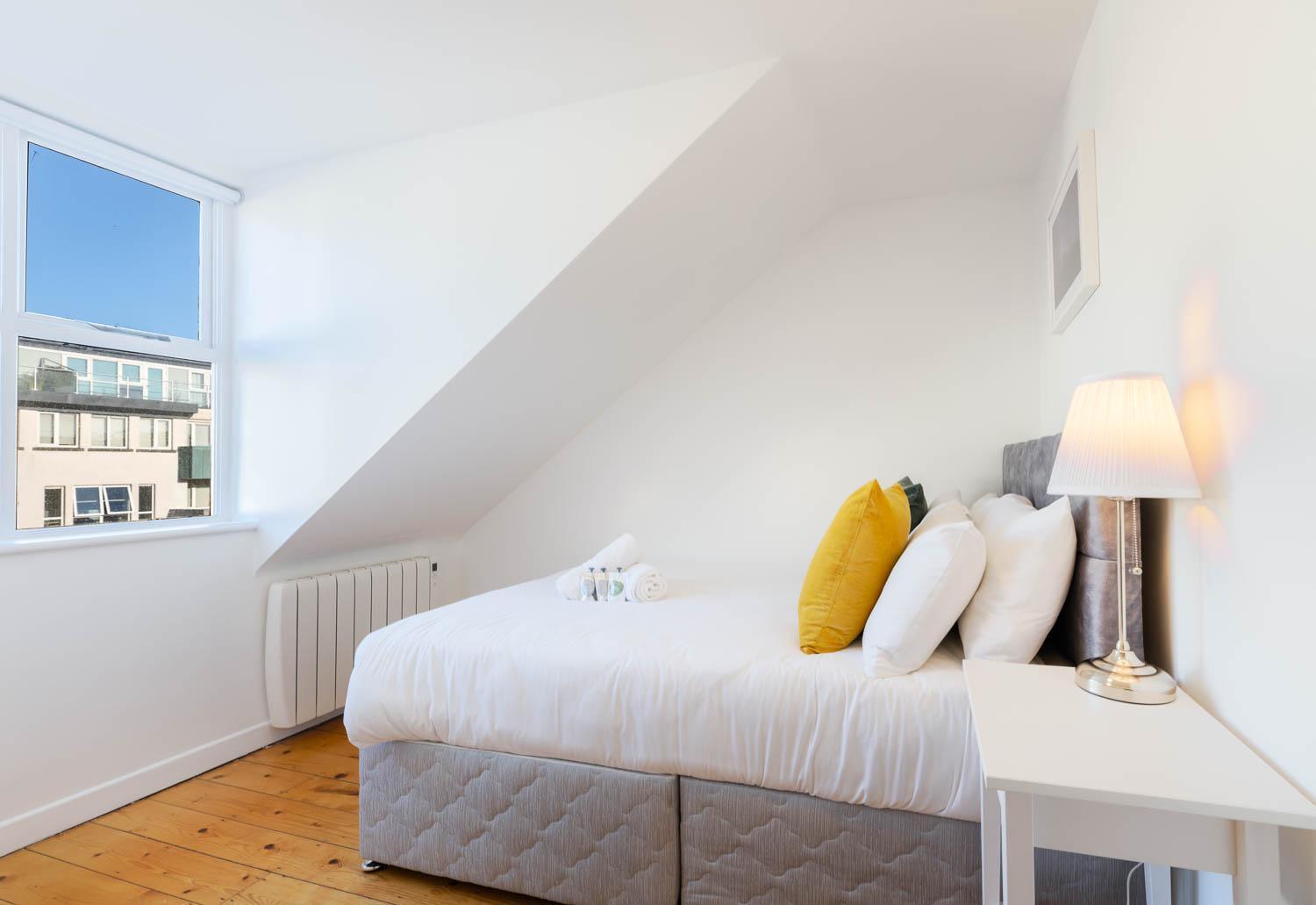 Modern Canal View Home, In City Centre, Sleeps 8 Galway Kültér fotó