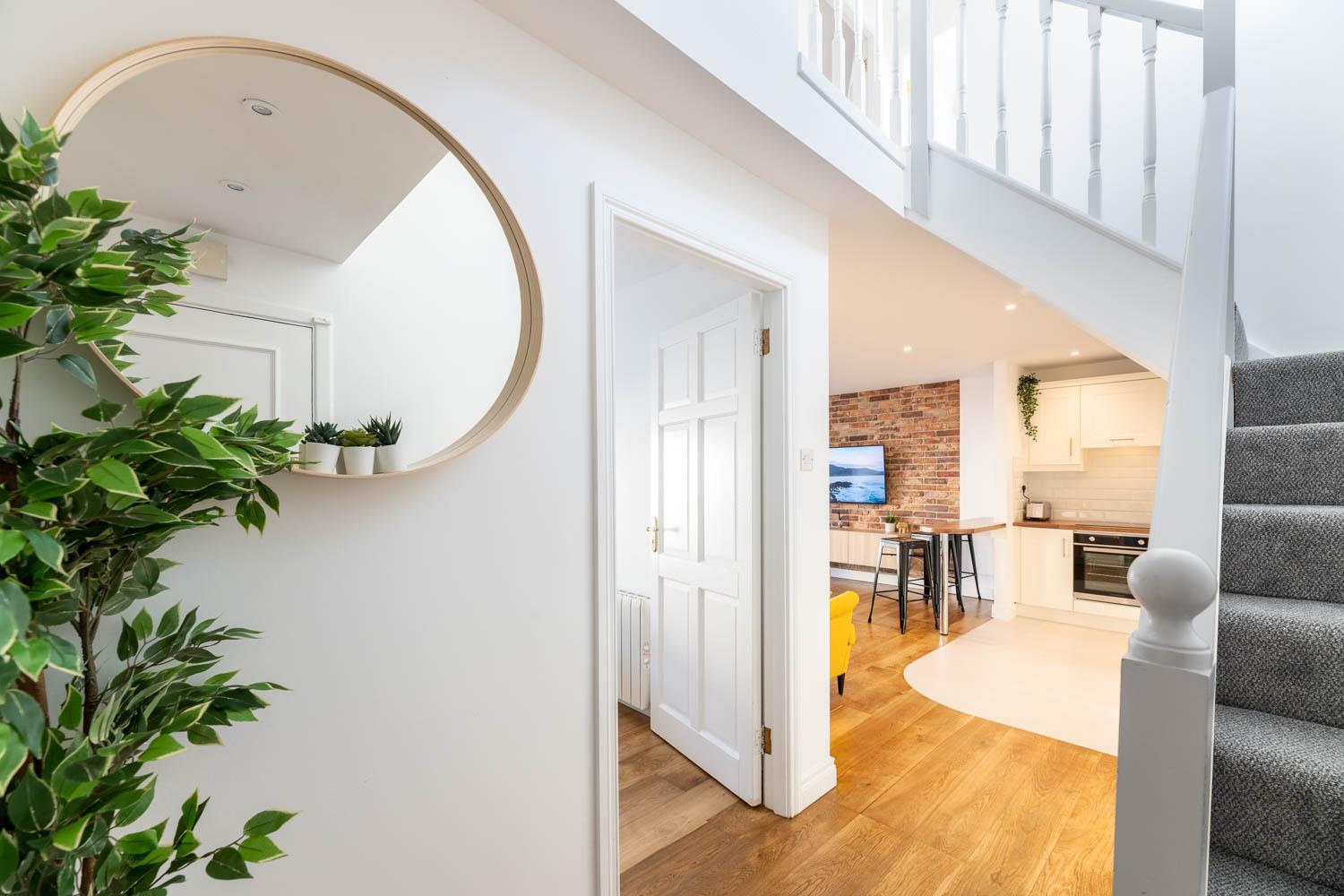 Modern Canal View Home, In City Centre, Sleeps 8 Galway Kültér fotó