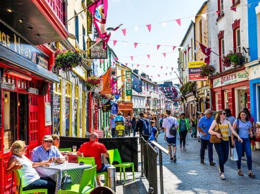 Modern Canal View Home, In City Centre, Sleeps 8 Galway Kültér fotó